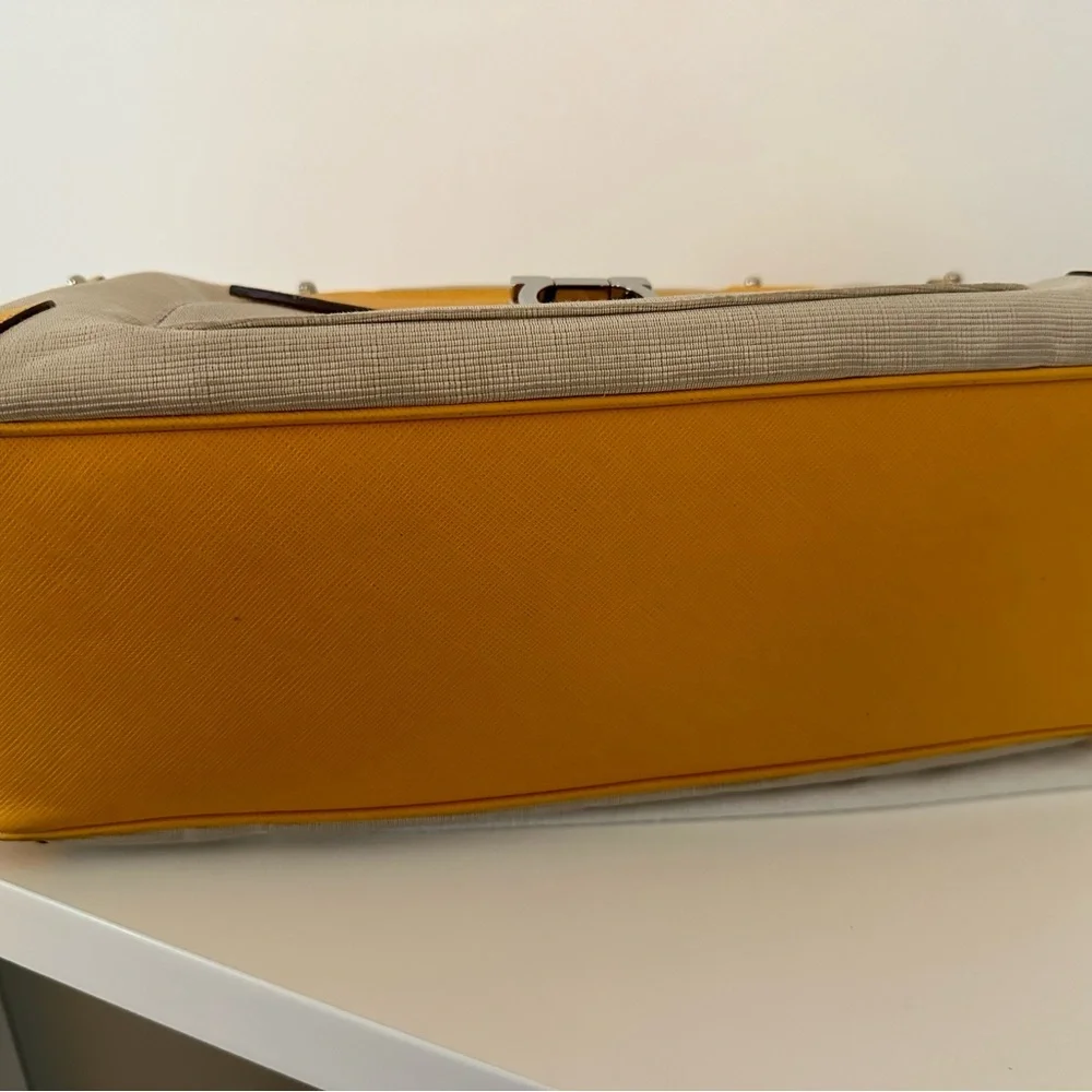 Salvatore Ferragamo summer satchel in great pre-owned condition - Picture 9 of 16